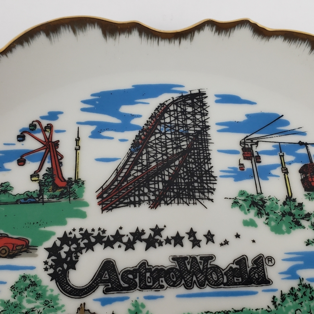 VTG 1960s Six Flags Astroworld Plate - Picture 4 of 5